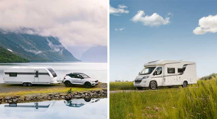 Husvagn bakom bil vid sjö och husbil på landsväg